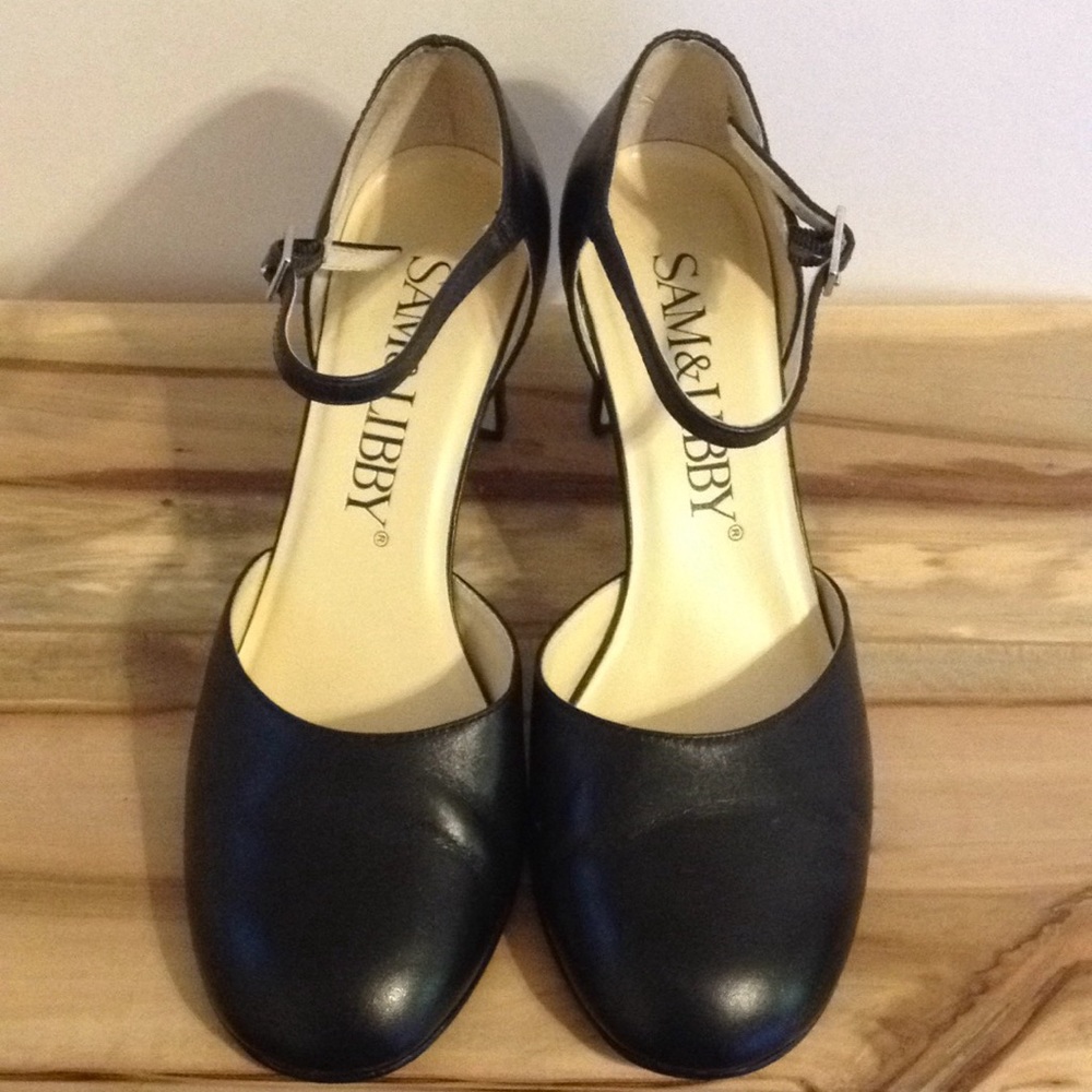 SAM&LIBBY. Size 8, 3 inch black heels.